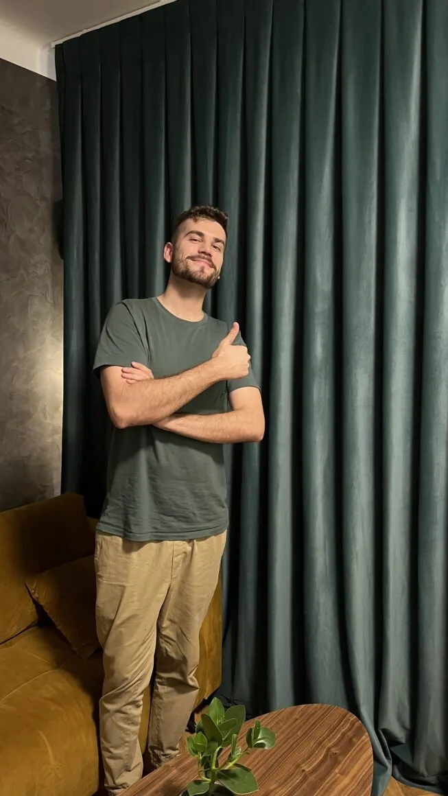Sametové závěsy pro youtubera