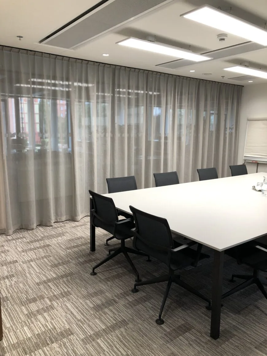 Závěsy do kanceláří UBM development