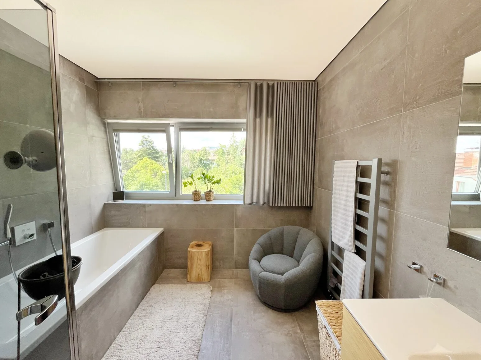 Závěsy s pravidelnou vlnou