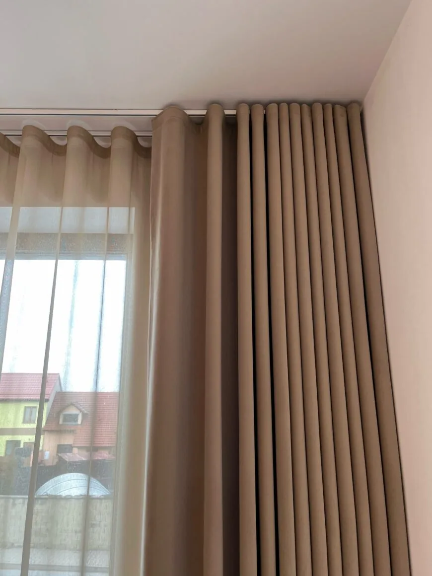 Sametové závěsy do domu