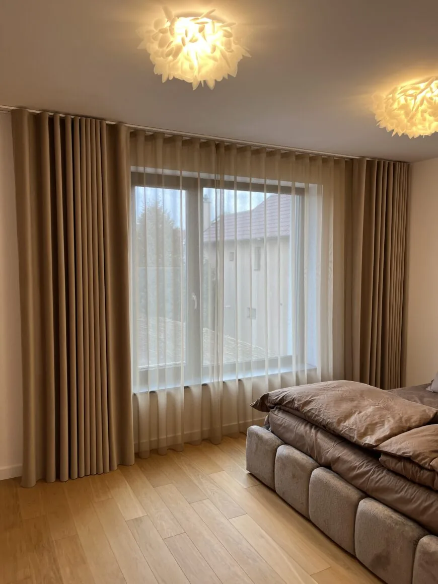 Sametové závěsy do domu