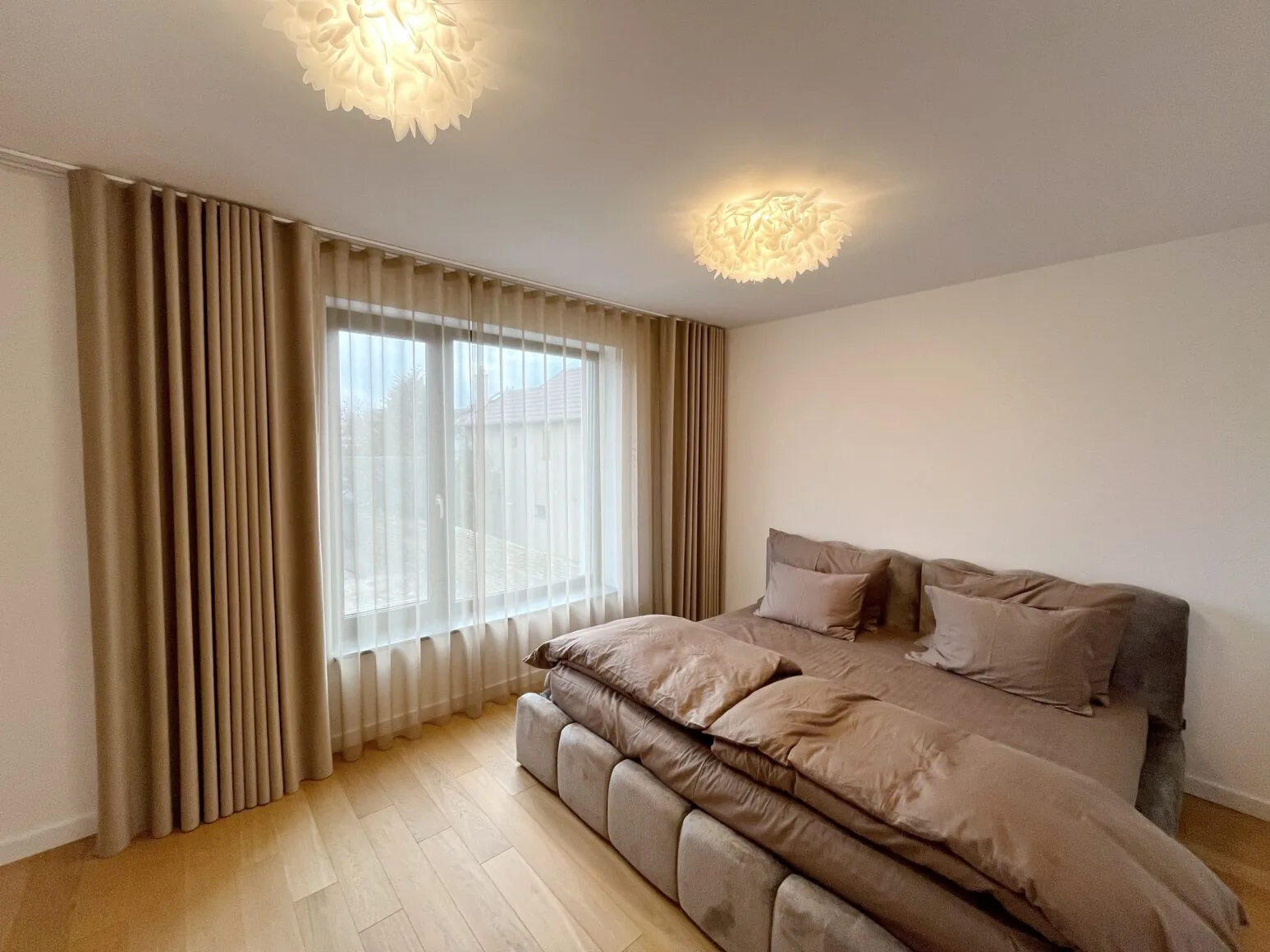 Sametové závěsy do domu