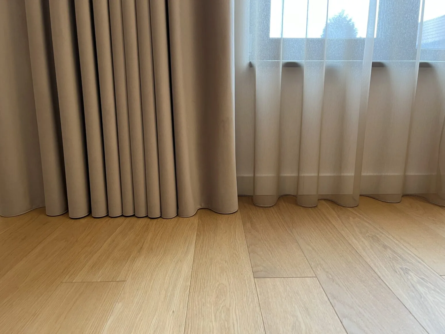 Sametové závěsy do domu